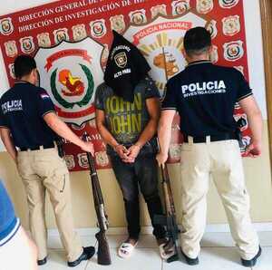 Agentes de Investigaciones atrapan a sujeto con dos potentes fusiles - La Clave