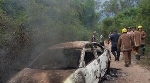 Hallan cadáver en un vehículo incinerado en Ytororó