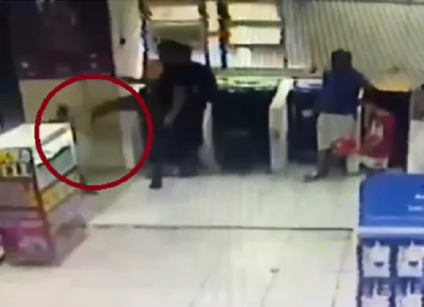 Golpean a un niño vendedor ambulante, pero imputan a la madre y no al agresor - Noticiero Paraguay