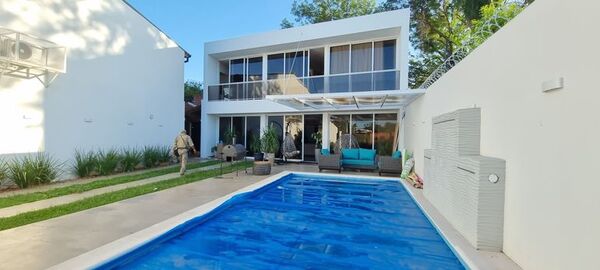 “A ultranza”: Senad allana lujosa residencia en Mariano Roque Alonso - Nacionales - ABC Color