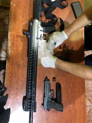 Exintendente cayó en una barrera policial con un fusil