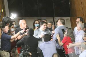 Crónica / Diputados casi llegan al moquete para hacer una sesión "mau"