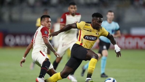 Barcelona vence a Universitario y pasa a tercera fase
