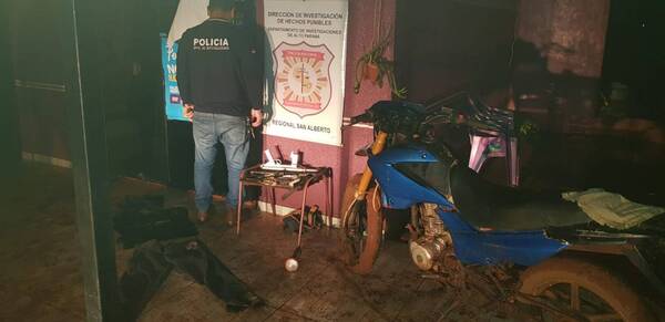 Crónica / Se rajó en calzoncillos ndaje cuando la policía llegó por él