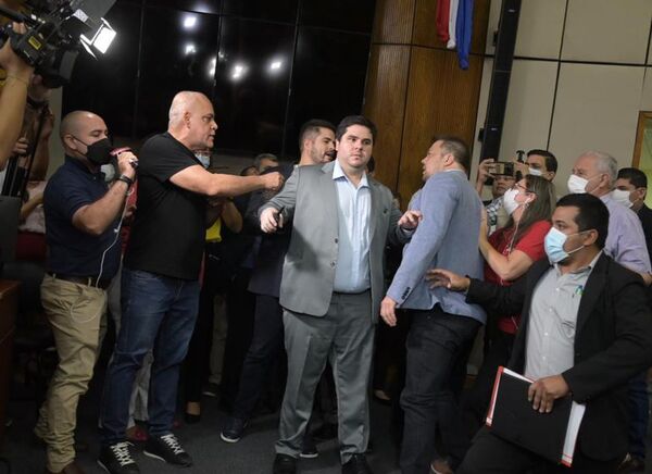 “Bachi” Núñez: “Ahora vamos a entrar a armar ‘quilombo’ y salir” - Nacionales - ABC Color