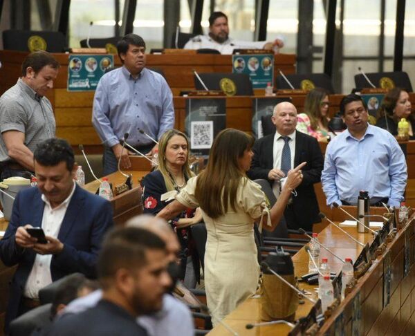 Diputada denuncia escuchas ilegales y venta de audios en la Senad