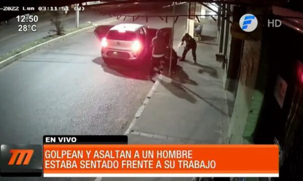Golpean y asaltan a un hombre frente a su trabajo | Telefuturo