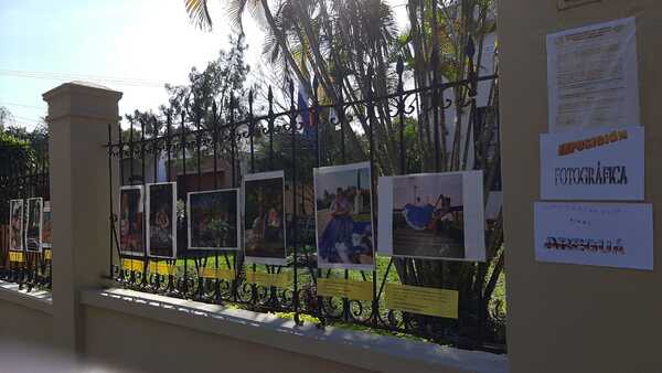 Permanece habilitada la muestra fotográfica “Mujeres de Areguá” en la plaza de la Ciudad Creativa - .::Agencia IP::.