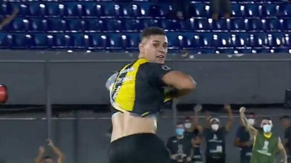 Crónica / ¡Qué pelada! Pelotero de Guaraní festejó su gol y luego se eliminaron