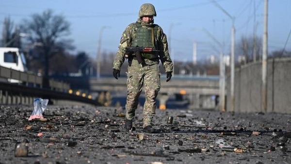 Ucrania afirma que acordó con Rusia cese de ataques para creación de corredores humanitarios