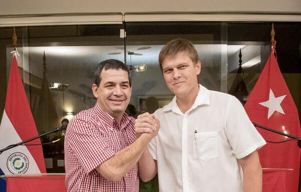 Brunetti renunciará al cargo de ministro del MEC el próximo 11 de marzo