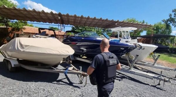 Tres lanchas incautadas, que sería del grupo Tapyracuai – Prensa 5