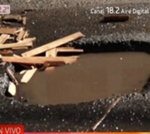 Descomunal buraco sobre la Avda. Fernando de la Mora - Paraguay.com