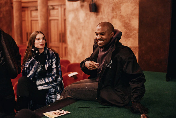 Julia Fox afirma que bajó 15 kilos estando con Kanye West