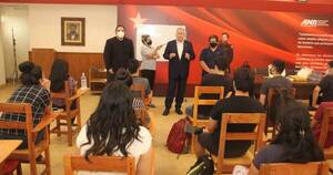 La Nación / Impartieron clases gratuitas a jóvenes sobresalientes de todo el país