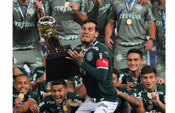 Gustavo Gómez es campeón de la Recopa Sudamericana con el Palmeiras