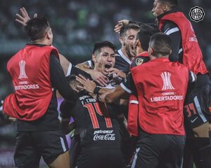 Olimpia pisó fuerte en Medellín, avanzó y se viene Fluminense