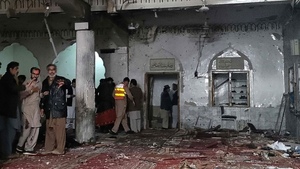 Al menos 30 muertos en un atentado en una mezquita en Pakistán - .::Agencia IP::.