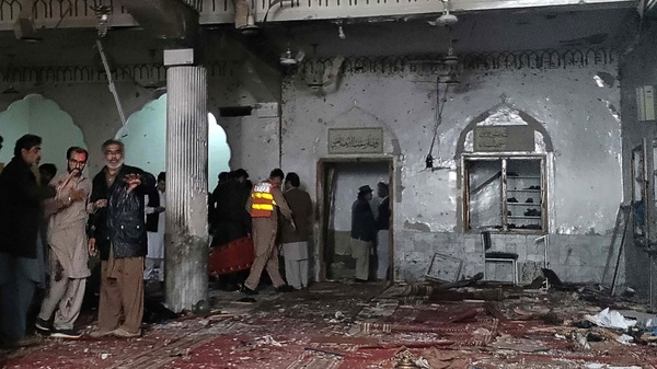 Al menos 30 muertos en un atentado en una mezquita en Pakistán - .::Agencia IP::.