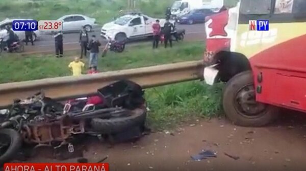 Volante de vetusto bus se desprende y causa accidente | Noticias Paraguay