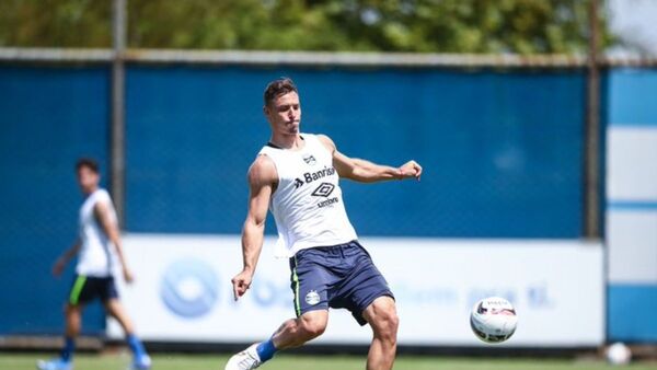 A Diego Churín le aproblemó una rubia en el hotel