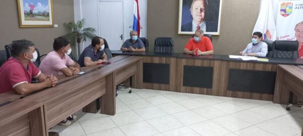Gobernador quería eliminar banana de la merienda para favorecer a empresa amiga