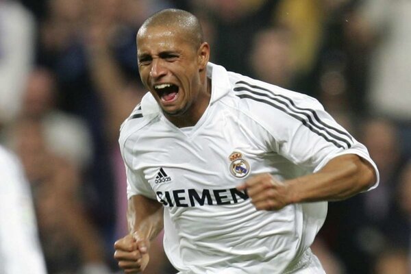 Diario HOY | El histórico Roberto Carlos jugará un partido en el equipo de un pub inglés