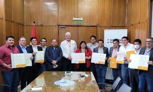 Concretan acuerdo para llevar capa asfáltica a 10 municipios de Caaguazú – Prensa 5