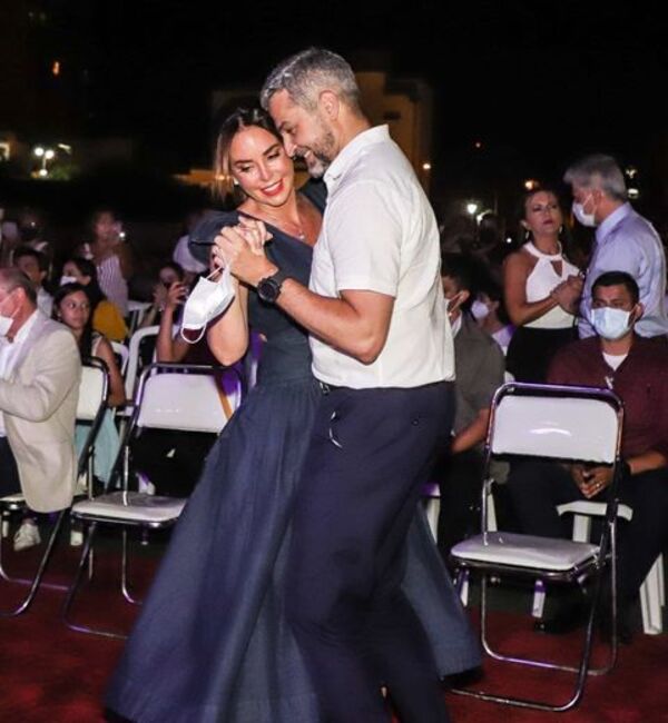 Mario Abdo y Silvana bailan polca en Dubái - Nacionales - ABC Color