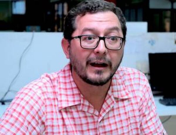 Periodista que reveleló esquemas narcopoliticos fue entrevistado por Radio Urundey