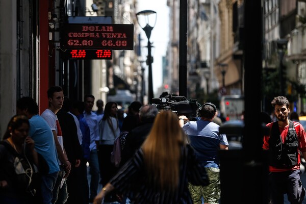 Argentina levanta algunas restricciones cambiarias tras el acuerdo con el FMI - MarketData