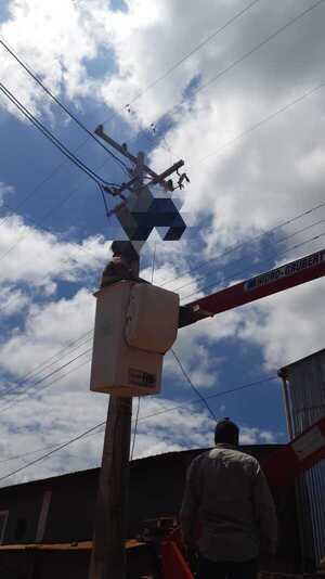 Trabajador de ANDE sufre graves lesiones por descarga eléctrica - La Clave