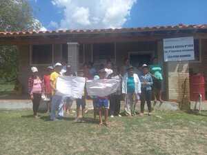 Padres cierran escuela en protesta por retiro de rubros | Radio Regional 660 AM