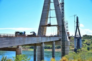 Construcción del segundo puente con el Brasil alcanzó 78% de avance general