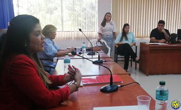 Feminicidio y acoso son abordados en charla sobre violencia contra las mujeres en Luque •