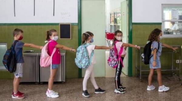 Crónica / "Vamo'aglomerarno": opa burbujas y distanciamientos en educación