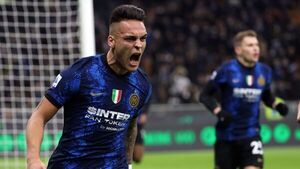 Lautaro se reivindica con un triplete en el festín del Inter