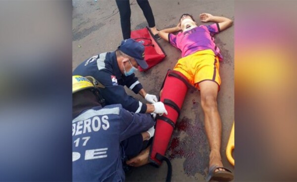 Menor sufrió lesiones tras chocar contra una camioneta de abogada
