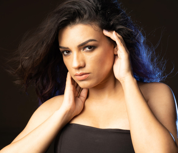 Andrea Vronik regresa con una canción bien “Radical” - Te Cuento Paraguay