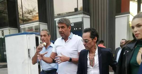 La Nación / Nadia Ferreira se muestra de la mano de Marc Anthony: ¡y hay antecedentes!
