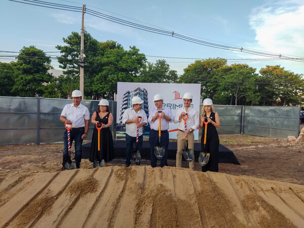 Palada inicial de Primus, el primer edificio de departamentos en altura en Concepción