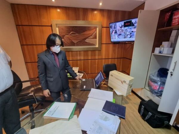 Fiscal incautó varias cajas de documentos de la cooperativa San Cristóbal, vinculados al ex diputado Ozorio