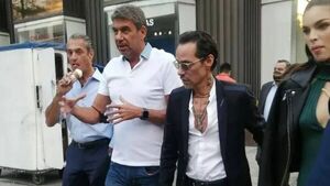 Pillaron a Nadia Ferreira de la manito con Marc Anthony
