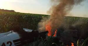 La Nación / Incineran avioneta en Mbaracayú tras rescate de tripulantes