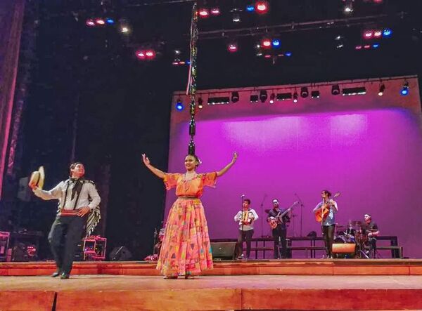 Realizan festival a beneficio del Elenco Folklórico