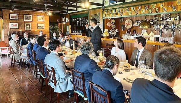 Mientras Velázquez manda echar a no alineados, Peña brinda charla magistral sobre economía en Portugal – La Mira Digital