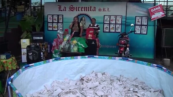 La Sirenita cumplió con el sorteo por el mes de los enamorados y premió a sus clientes