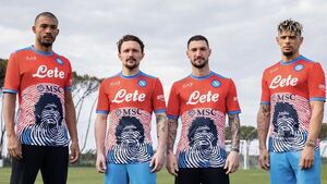 Napoli subastará camisetas de Maradona en favor de Ucrania