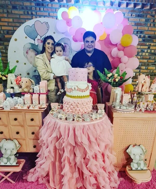 Federico Arias, de doble festejo: Su hija Alessia cumplió un año y también fue bautizada - Gente - ABC Color
