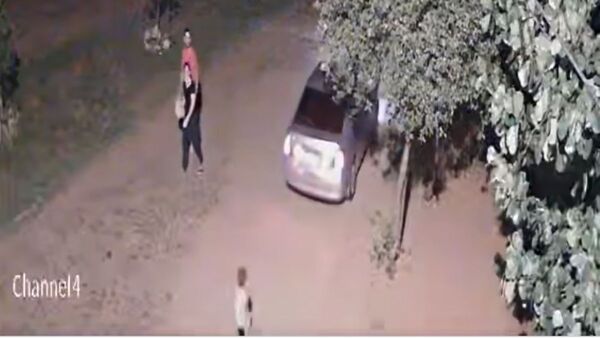 Abandonó en la calle e hizo correr tras su auto a su hijo de 2 años